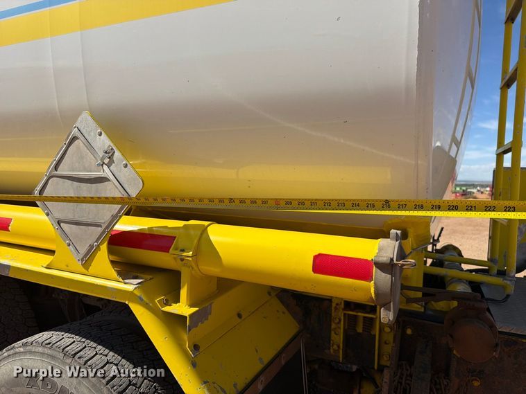 image for item FK4639 2012 Kenworth T800 fuel truck