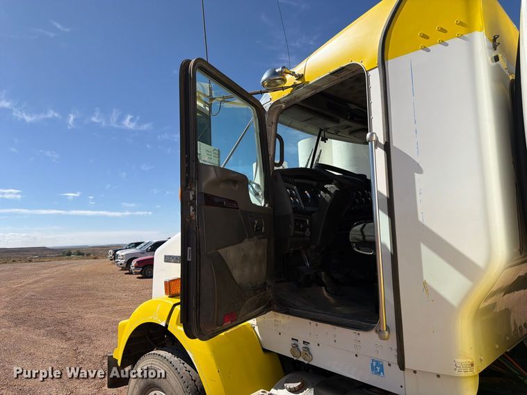 image for item FK4639 2012 Kenworth T800 fuel truck