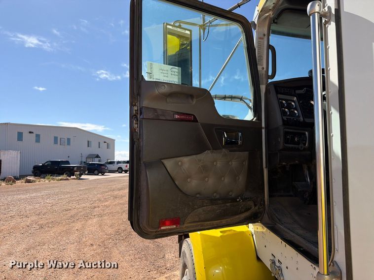 image for item FK4639 2012 Kenworth T800 fuel truck
