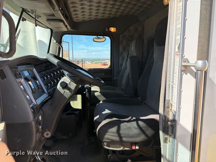image for item FK4639 2012 Kenworth T800 fuel truck