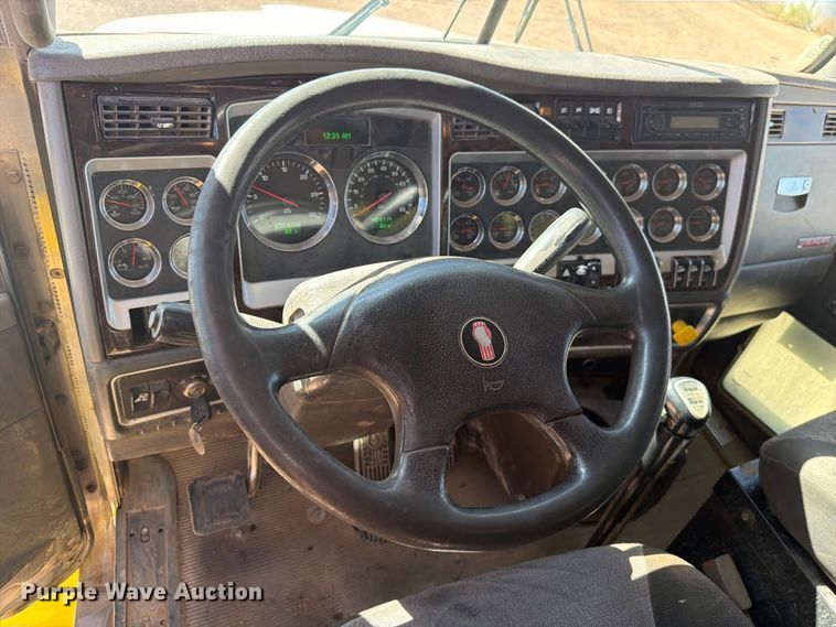 image for item FK4639 2012 Kenworth T800 fuel truck