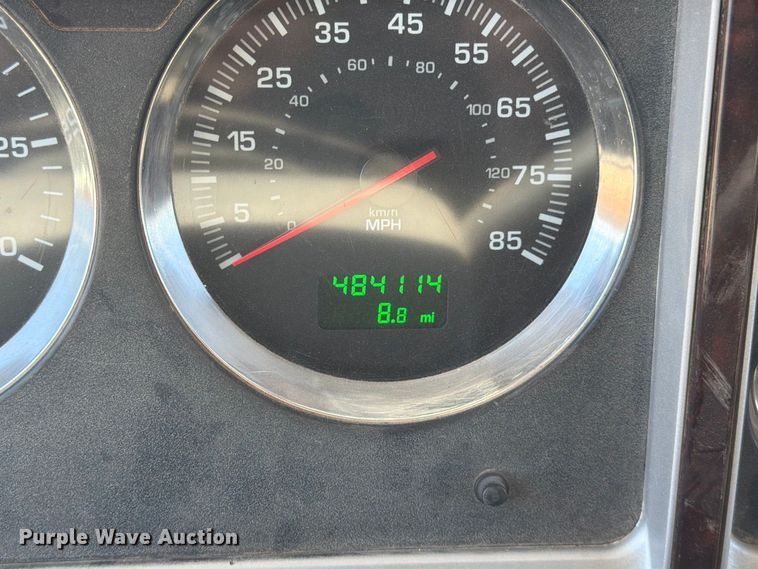 image for item FK4639 2012 Kenworth T800 fuel truck