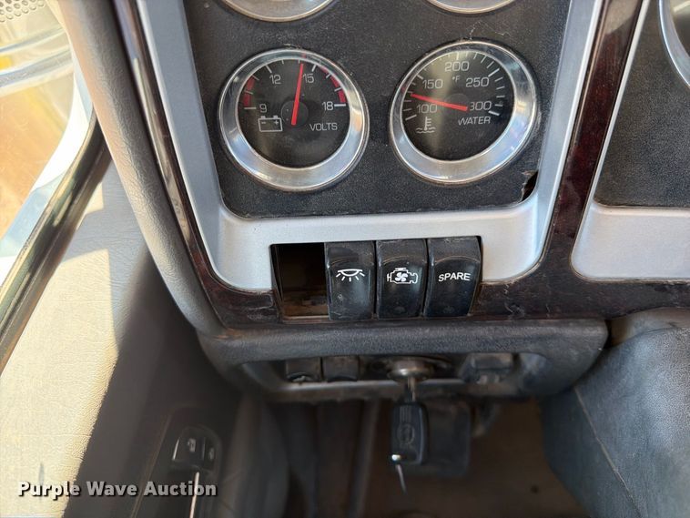 image for item FK4639 2012 Kenworth T800 fuel truck