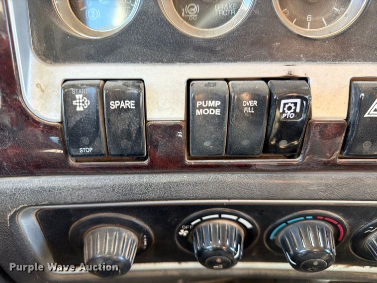 image for item FK4639 2012 Kenworth T800 fuel truck