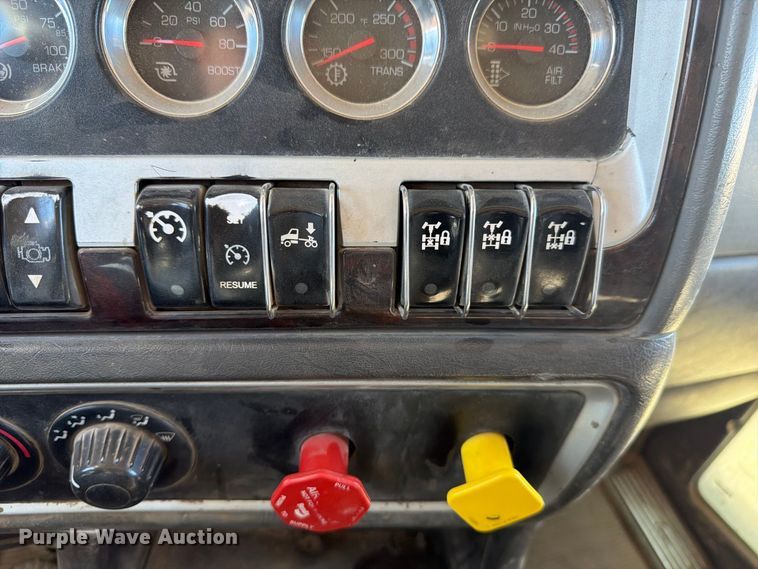 image for item FK4639 2012 Kenworth T800 fuel truck