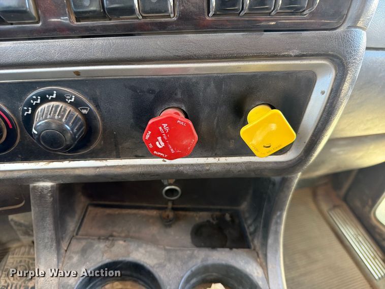image for item FK4639 2012 Kenworth T800 fuel truck