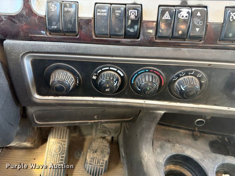 image for item FK4639 2012 Kenworth T800 fuel truck