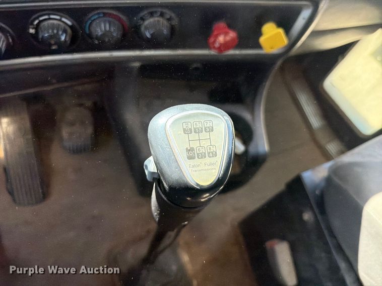 image for item FK4639 2012 Kenworth T800 fuel truck