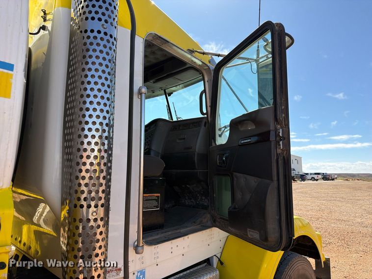 image for item FK4639 2012 Kenworth T800 fuel truck