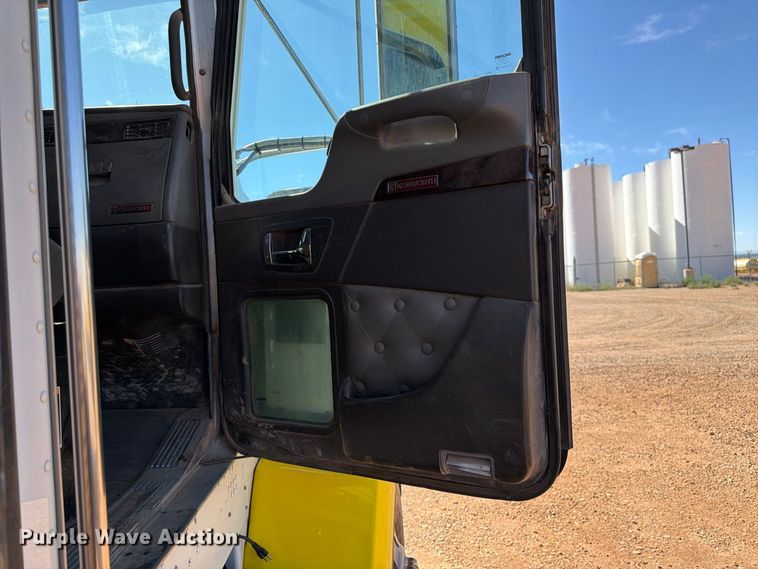 image for item FK4639 2012 Kenworth T800 fuel truck