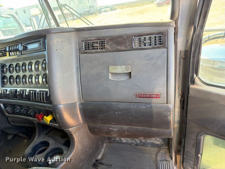 image for item FK4639 2012 Kenworth T800 fuel truck