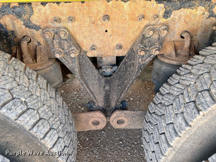 image for item FK4639 2012 Kenworth T800 fuel truck