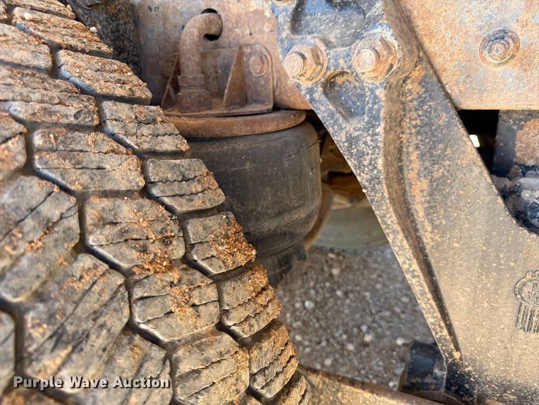 image for item FK4639 2012 Kenworth T800 fuel truck