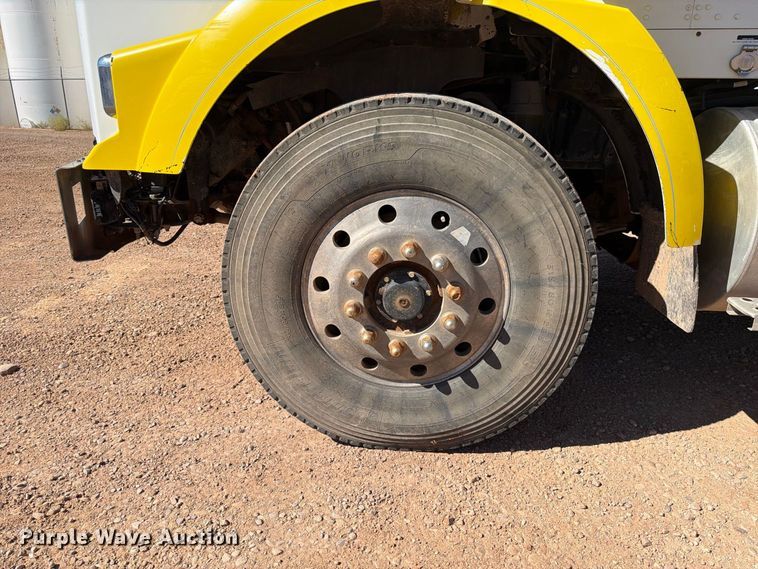 image for item FK4639 2012 Kenworth T800 fuel truck