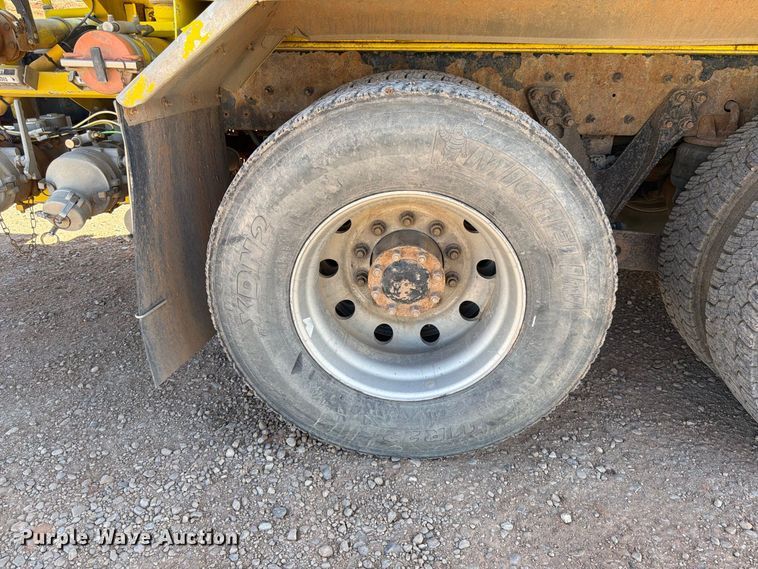image for item FK4639 2012 Kenworth T800 fuel truck