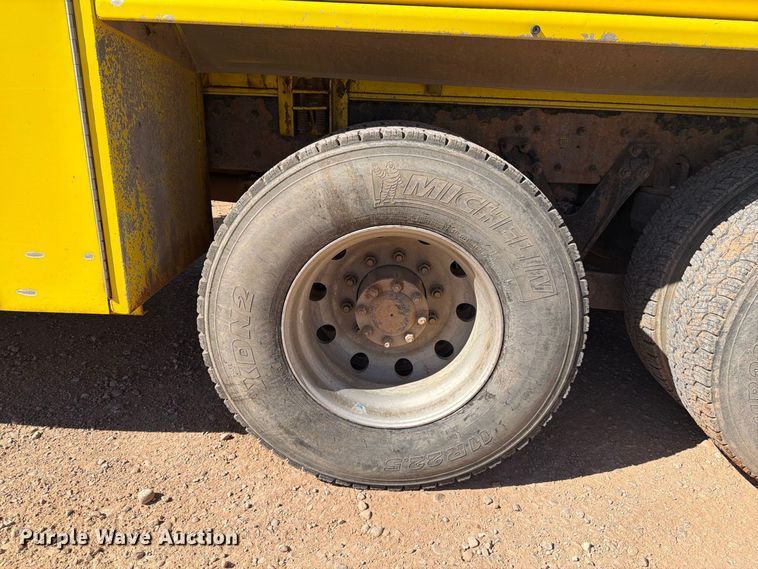 image for item FK4639 2012 Kenworth T800 fuel truck