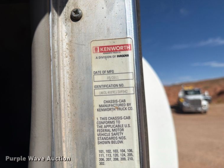 image for item FK4639 2012 Kenworth T800 fuel truck