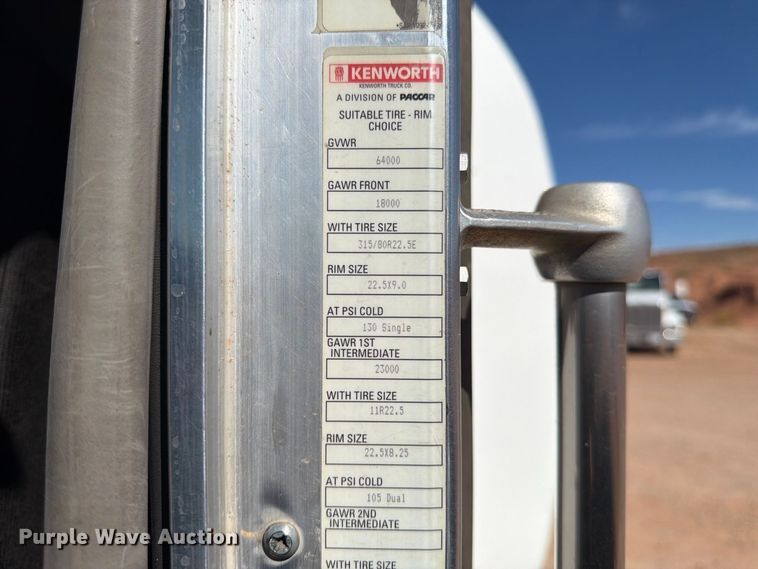 image for item FK4639 2012 Kenworth T800 fuel truck