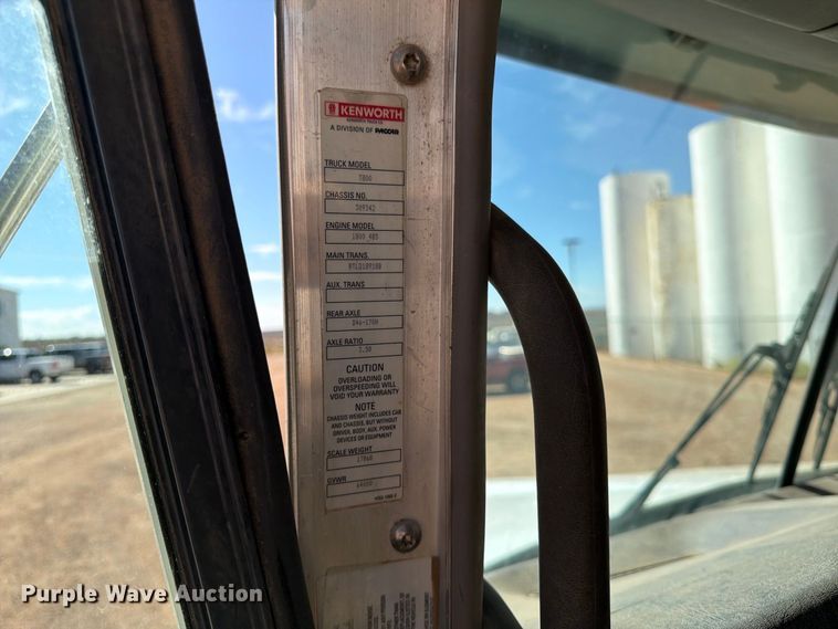 image for item FK4639 2012 Kenworth T800 fuel truck