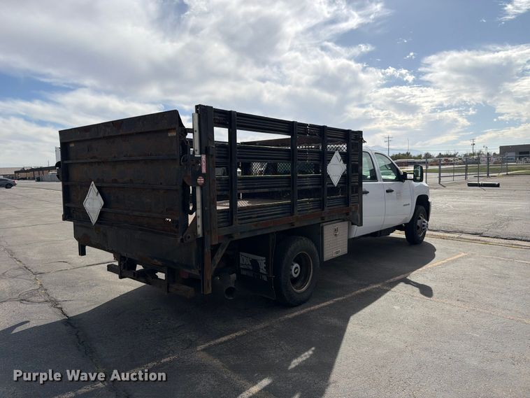 image for item FK4640 2011 Chevrolet Silverado 3500HD Crew Cab flatbed pickup truck