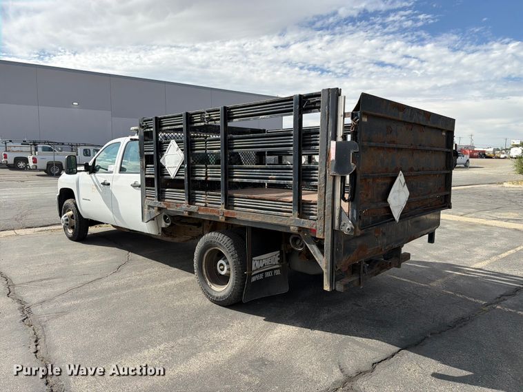 image for item FK4640 2011 Chevrolet Silverado 3500HD Crew Cab flatbed pickup truck