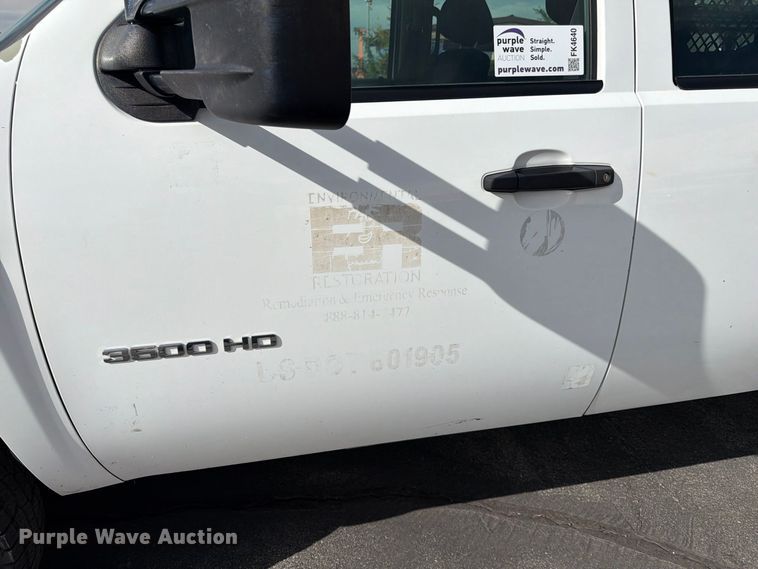 image for item FK4640 2011 Chevrolet Silverado 3500HD Crew Cab flatbed pickup truck