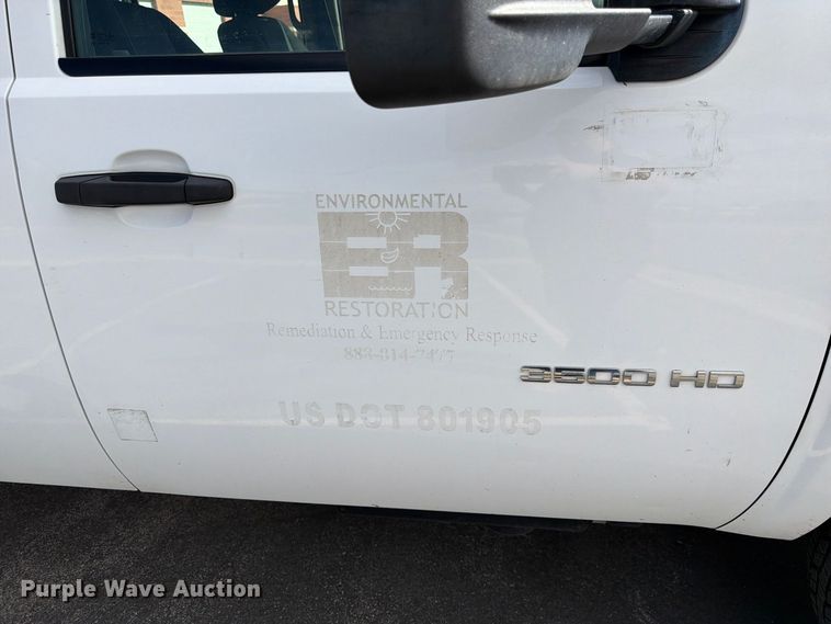 image for item FK4640 2011 Chevrolet Silverado 3500HD Crew Cab flatbed pickup truck