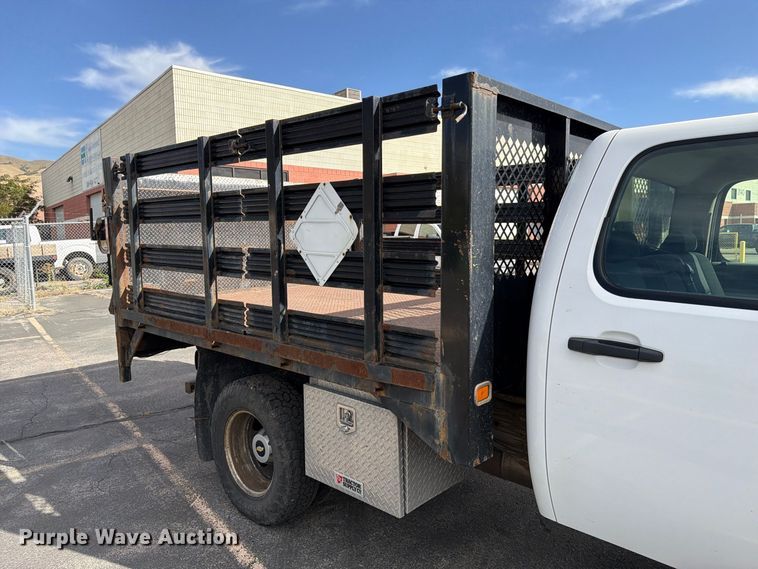 image for item FK4640 2011 Chevrolet Silverado 3500HD Crew Cab flatbed pickup truck