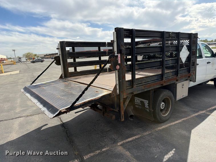 image for item FK4640 2011 Chevrolet Silverado 3500HD Crew Cab flatbed pickup truck