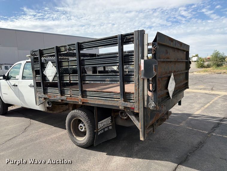 image for item FK4640 2011 Chevrolet Silverado 3500HD Crew Cab flatbed pickup truck
