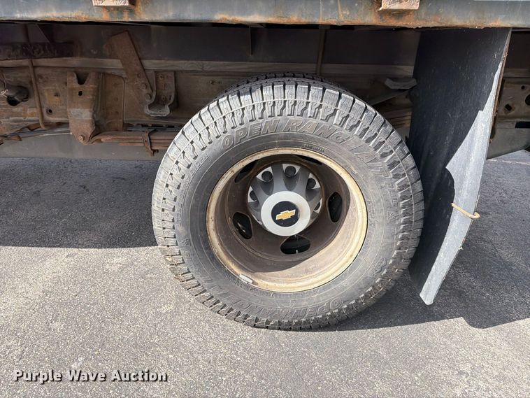 image for item FK4640 2011 Chevrolet Silverado 3500HD Crew Cab flatbed pickup truck