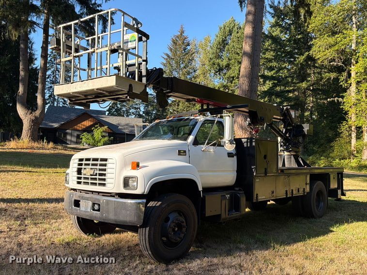 2001 Chevrolet C7 bucket truck