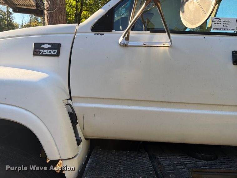 image for item FK4645 2001 Chevrolet C7 bucket truck