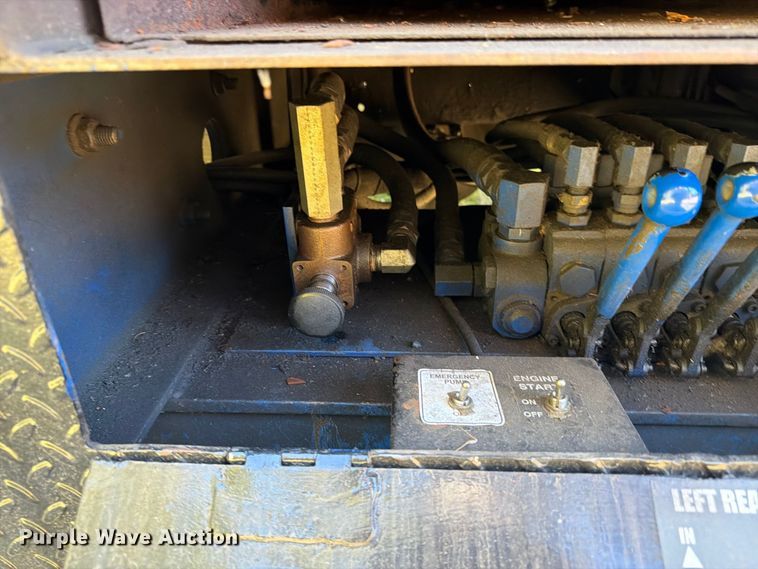 image for item FK4645 2001 Chevrolet C7 bucket truck