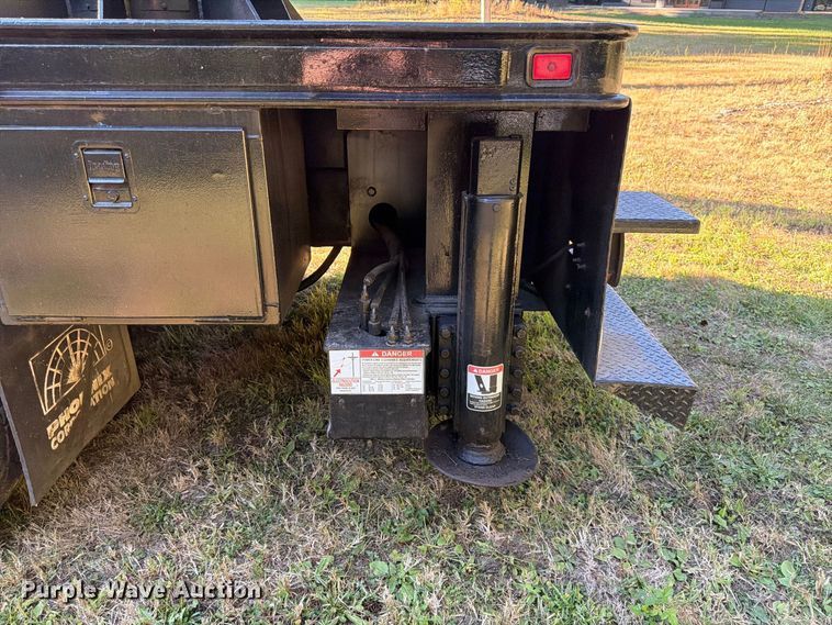 image for item FK4645 2001 Chevrolet C7 bucket truck