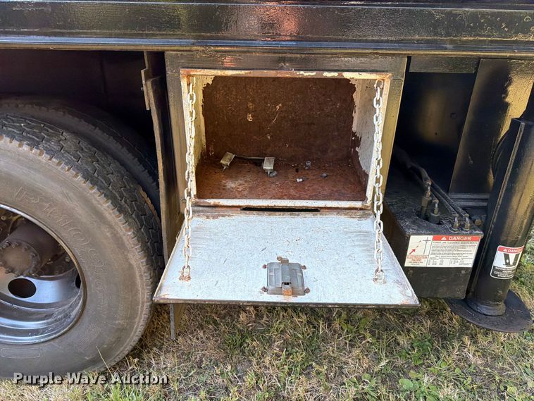 image for item FK4645 2001 Chevrolet C7 bucket truck