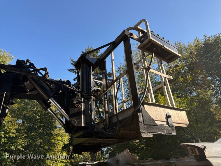 image for item FK4645 2001 Chevrolet C7 bucket truck