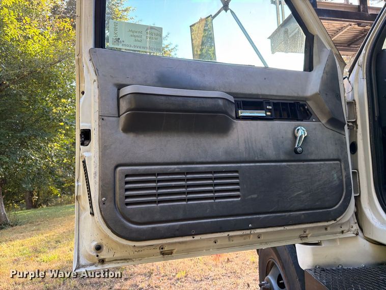 image for item FK4645 2001 Chevrolet C7 bucket truck