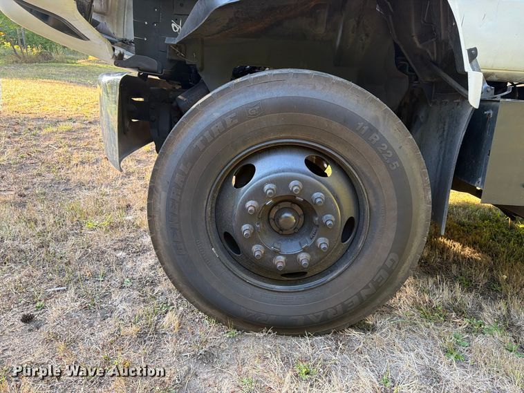 image for item FK4645 2001 Chevrolet C7 bucket truck