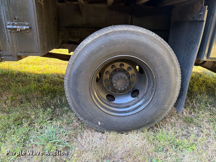 image for item FK4645 2001 Chevrolet C7 bucket truck