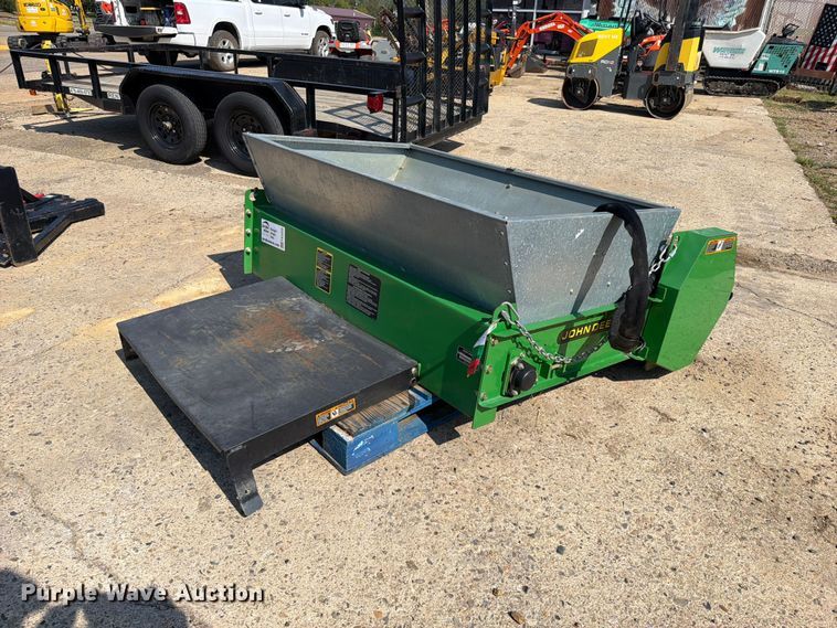 John Deere TD100 top dresser spreader