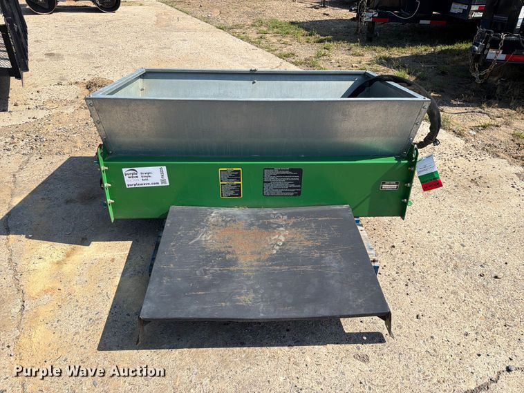 image for item FK5225 John Deere TD100 top dresser spreader