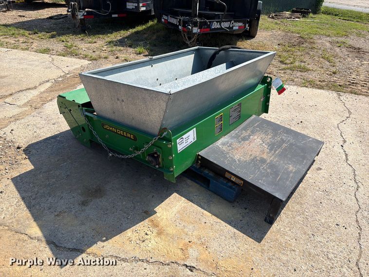 image for item FK5225 John Deere TD100 top dresser spreader