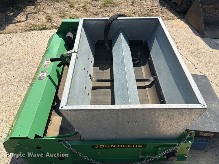 image for item FK5225 John Deere TD100 top dresser spreader