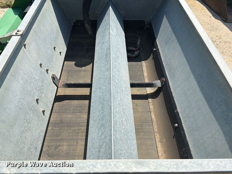 image for item FK5225 John Deere TD100 top dresser spreader