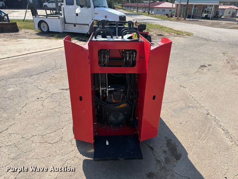 image for item FK5229 2024 Valley Pioneer SCL850 compact utility loader