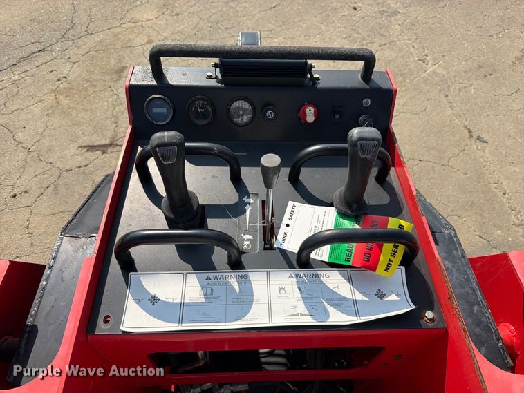 image for item FK5229 2024 Valley Pioneer SCL850 compact utility loader