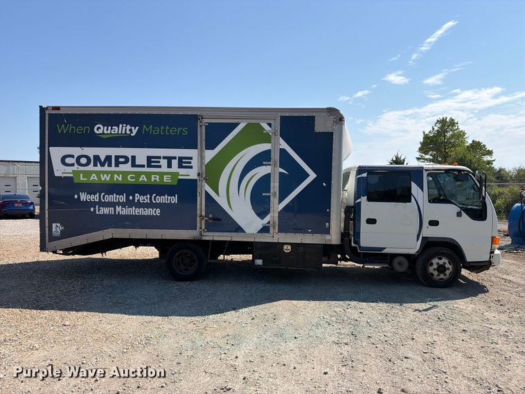 image for item FK5262 2005 Chevrolet W4S042 box truck