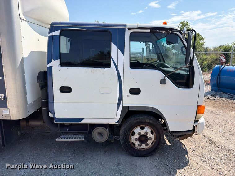 image for item FK5262 2005 Chevrolet W4S042 box truck