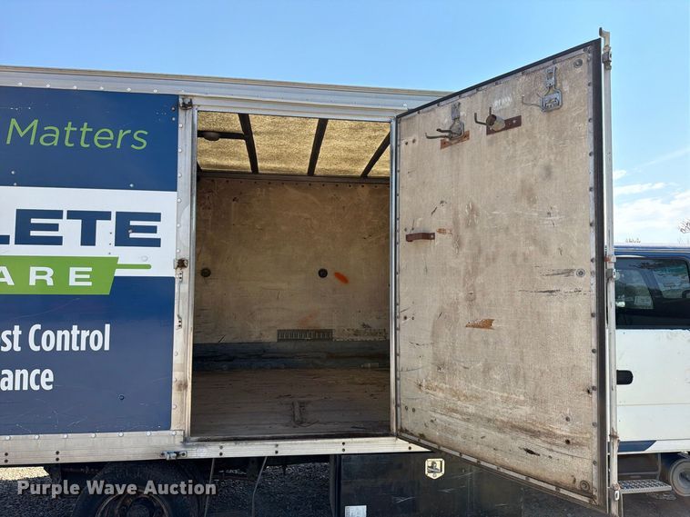 image for item FK5262 2005 Chevrolet W4S042 box truck